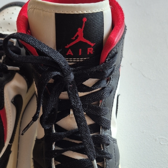 Pre-owned NIKE AirJordans Womens Athletic Tennis Shoes - Picture 4 of 15